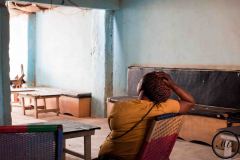 Pour de nombreuses femmes migrantes, les rares opportunités d'emplois sont dans les bars en tant que serveuse ou en tant que prostituées.