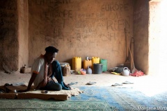 Dans de nombreux ghettos, les passagers inscrivent leur nom sur les murs qui les ont abrités pour laisser un trace de leur passage.