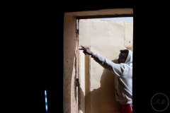 "Sniper" est originaire de Côte d'Ivoire. Il a financé son voyage vers l'Europe en travaillant dans un ghetto pendant plus d'un an.