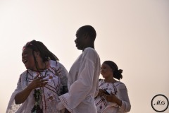 En bordure du festival de l'Aïr, de jeunes Touaregs improvisent une danse, Aberbissinat, 2015.